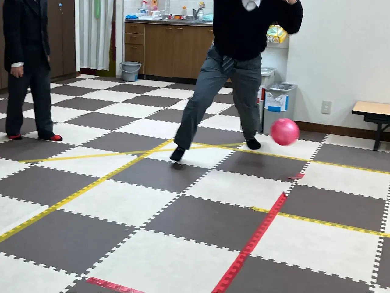 子どもがボールを避けるところ②