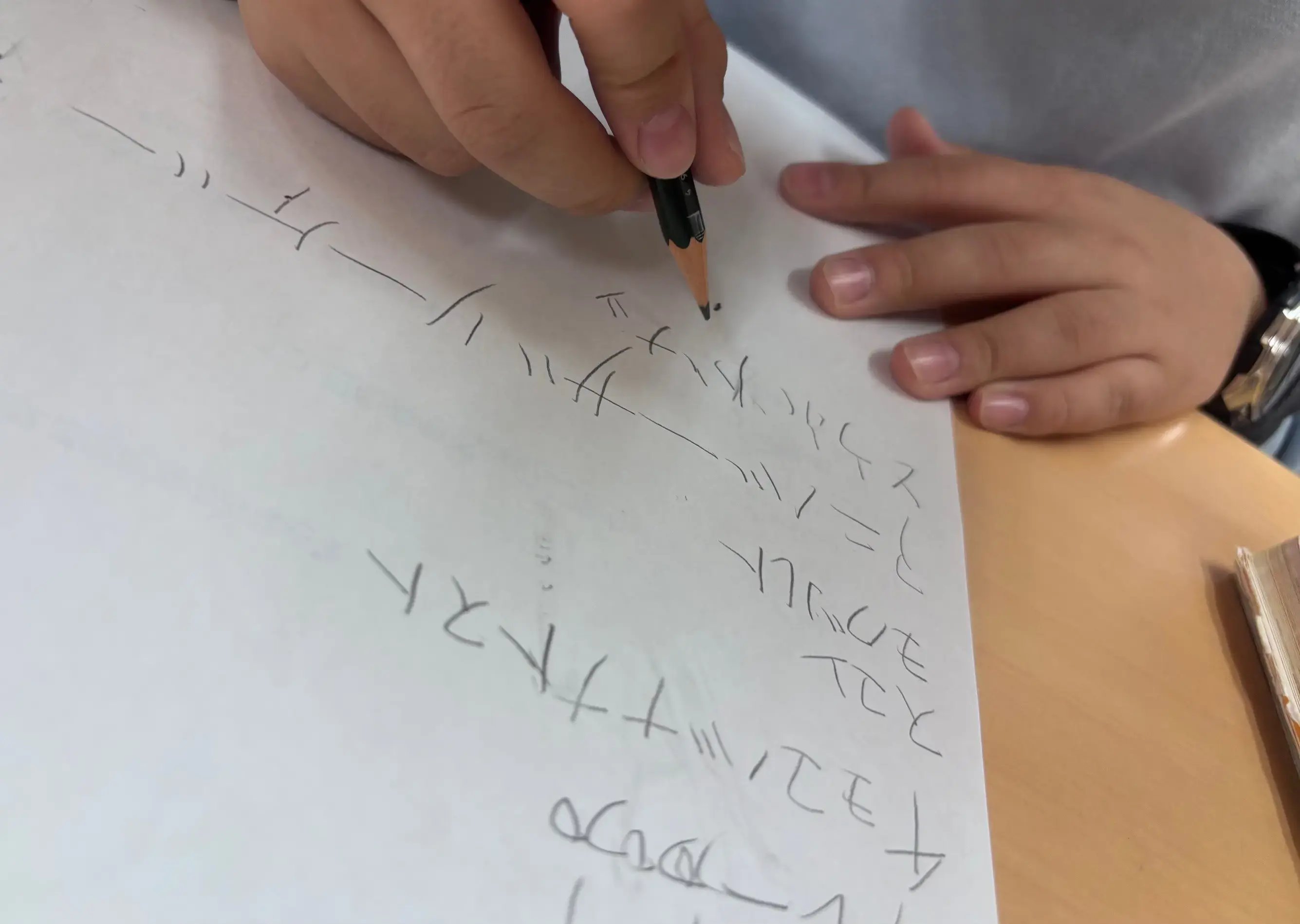 作るおやつを決めている子ども③