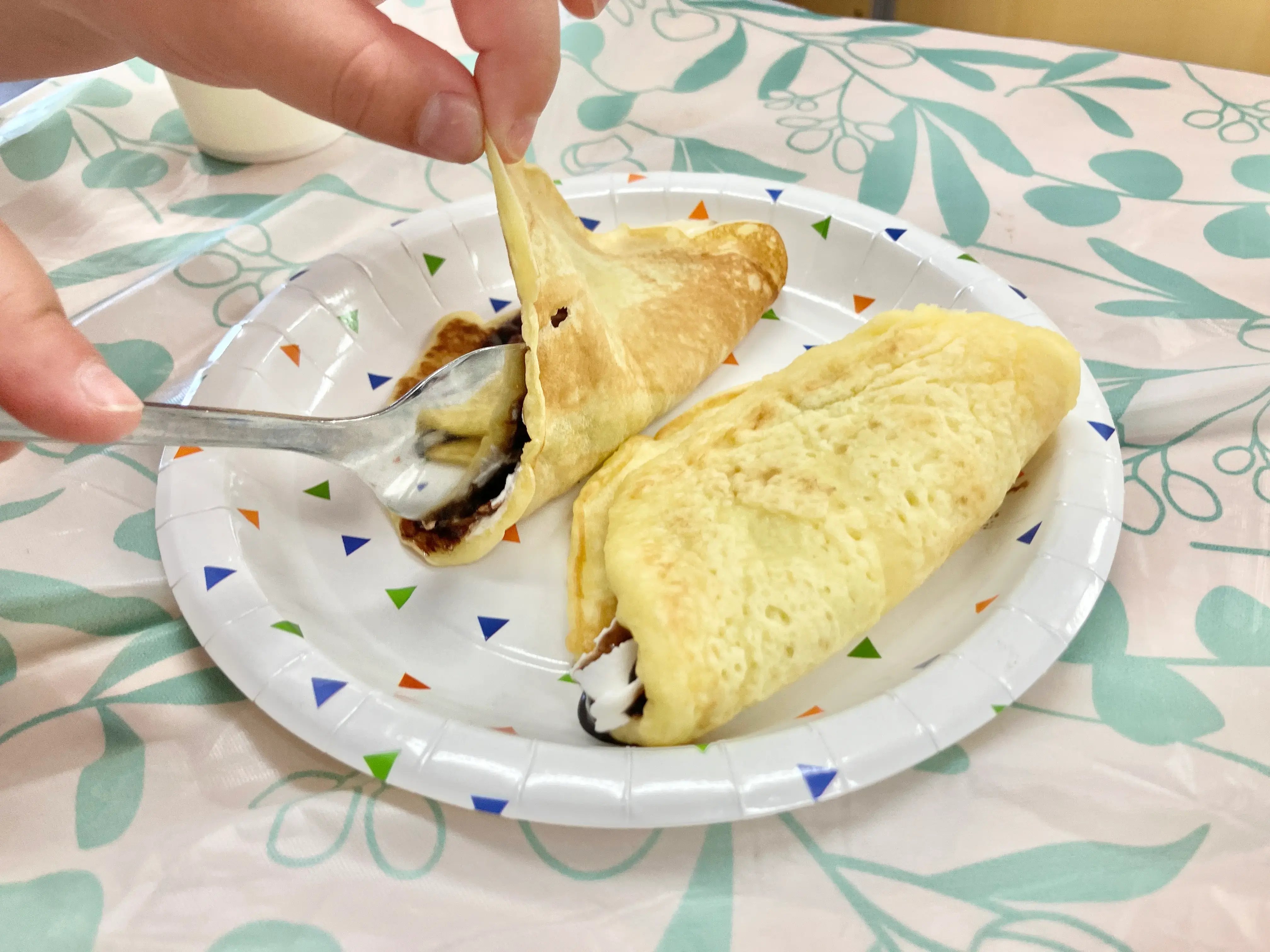 クレープを作る子ども５