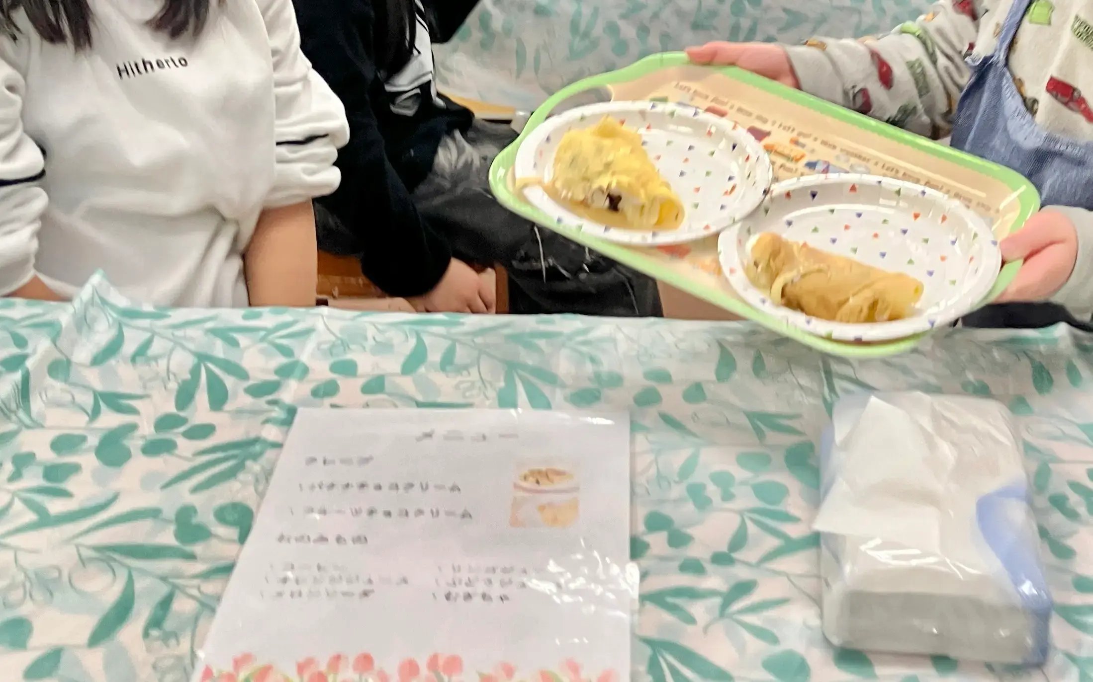 接客をする子ども３