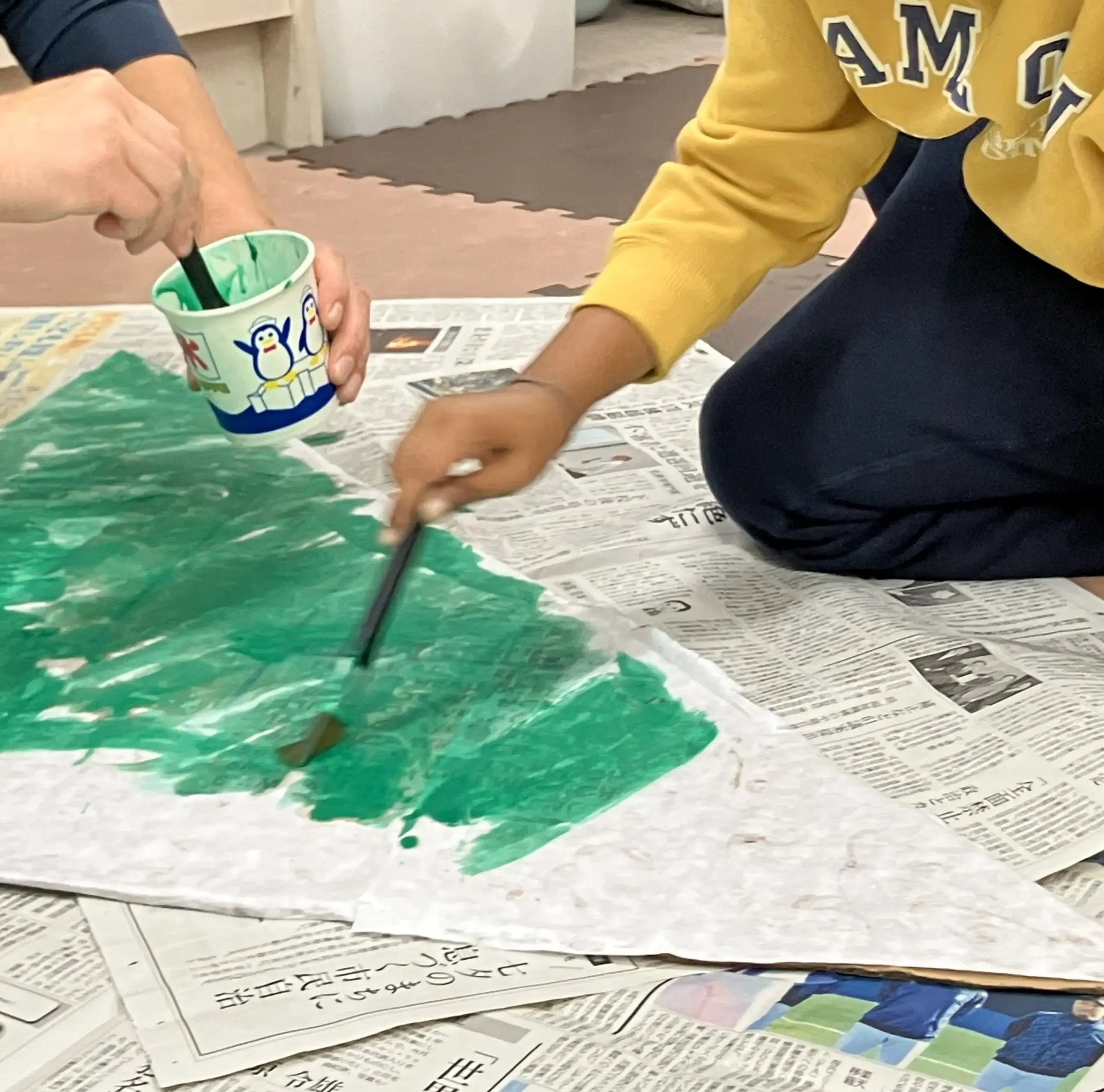 ツリーを作る子ども２