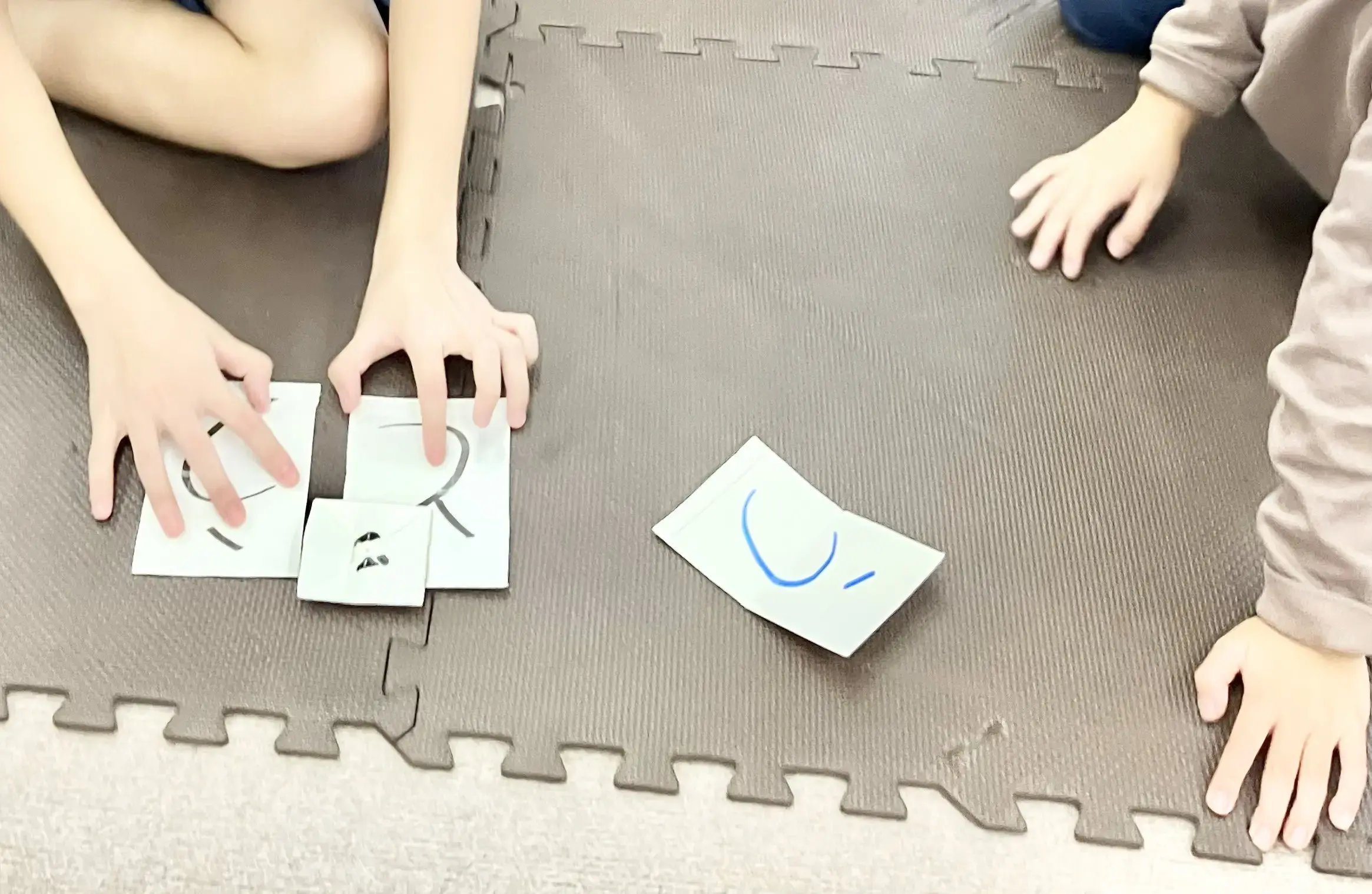 文字取りをする子ども２