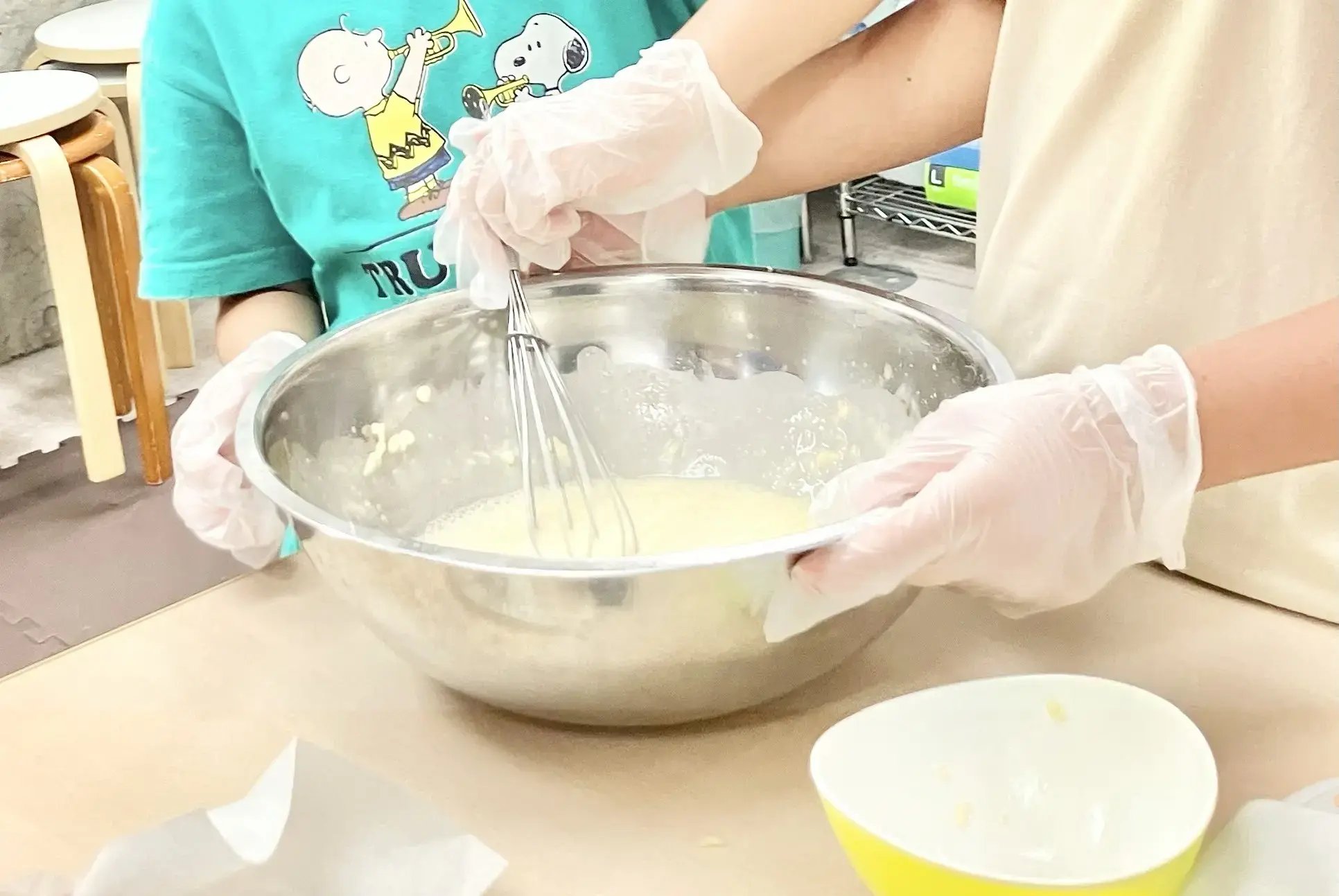 たこ焼きを作る子ども１