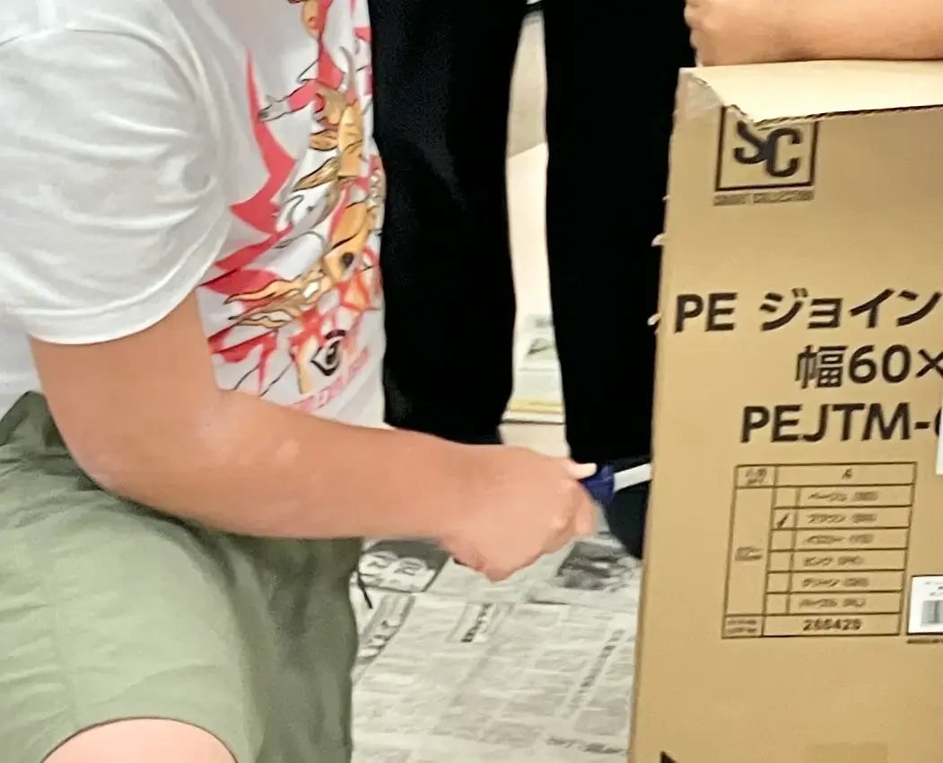 夏祭り工作をする子ども１