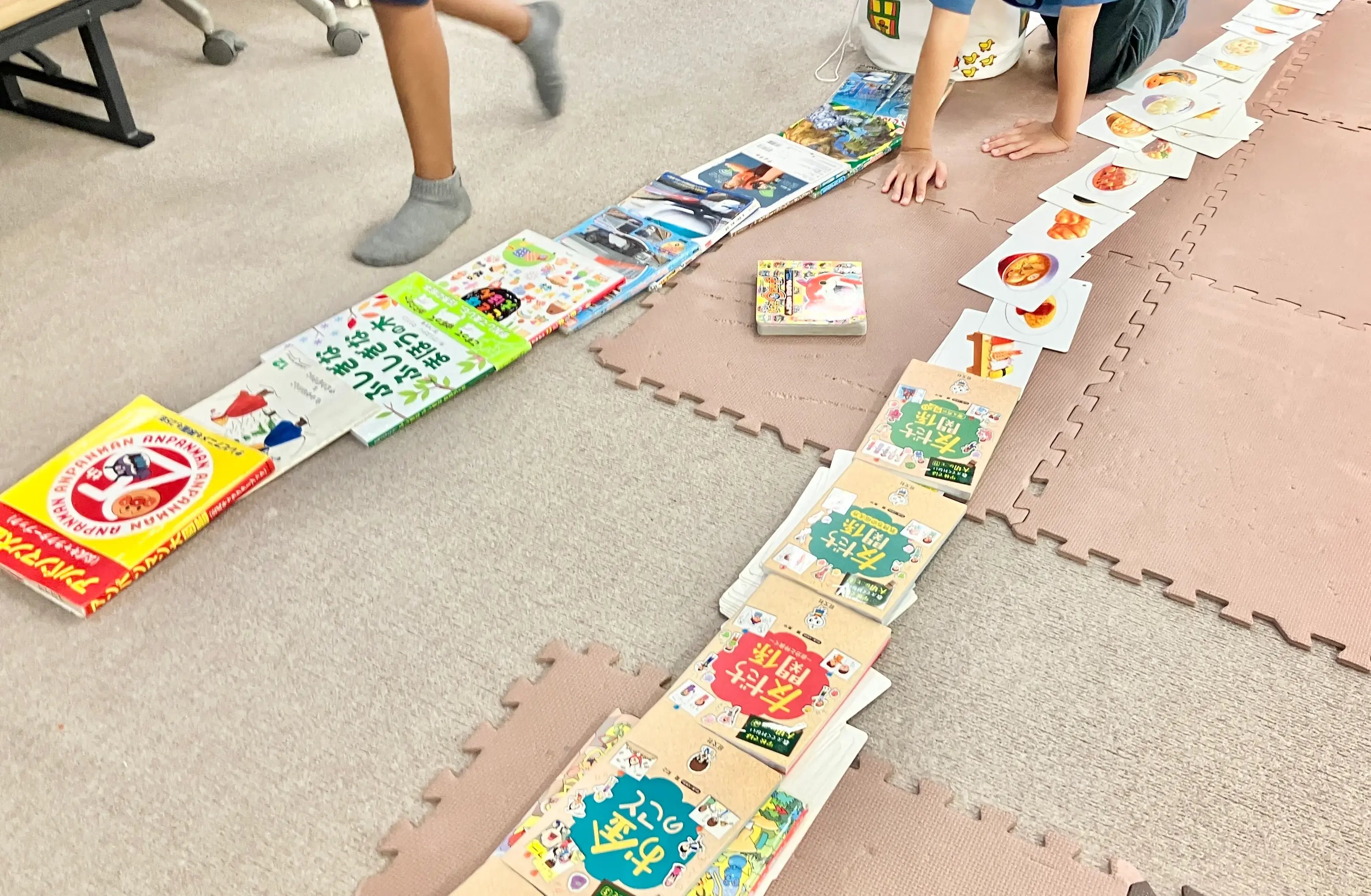 長さ比べをする子ども２