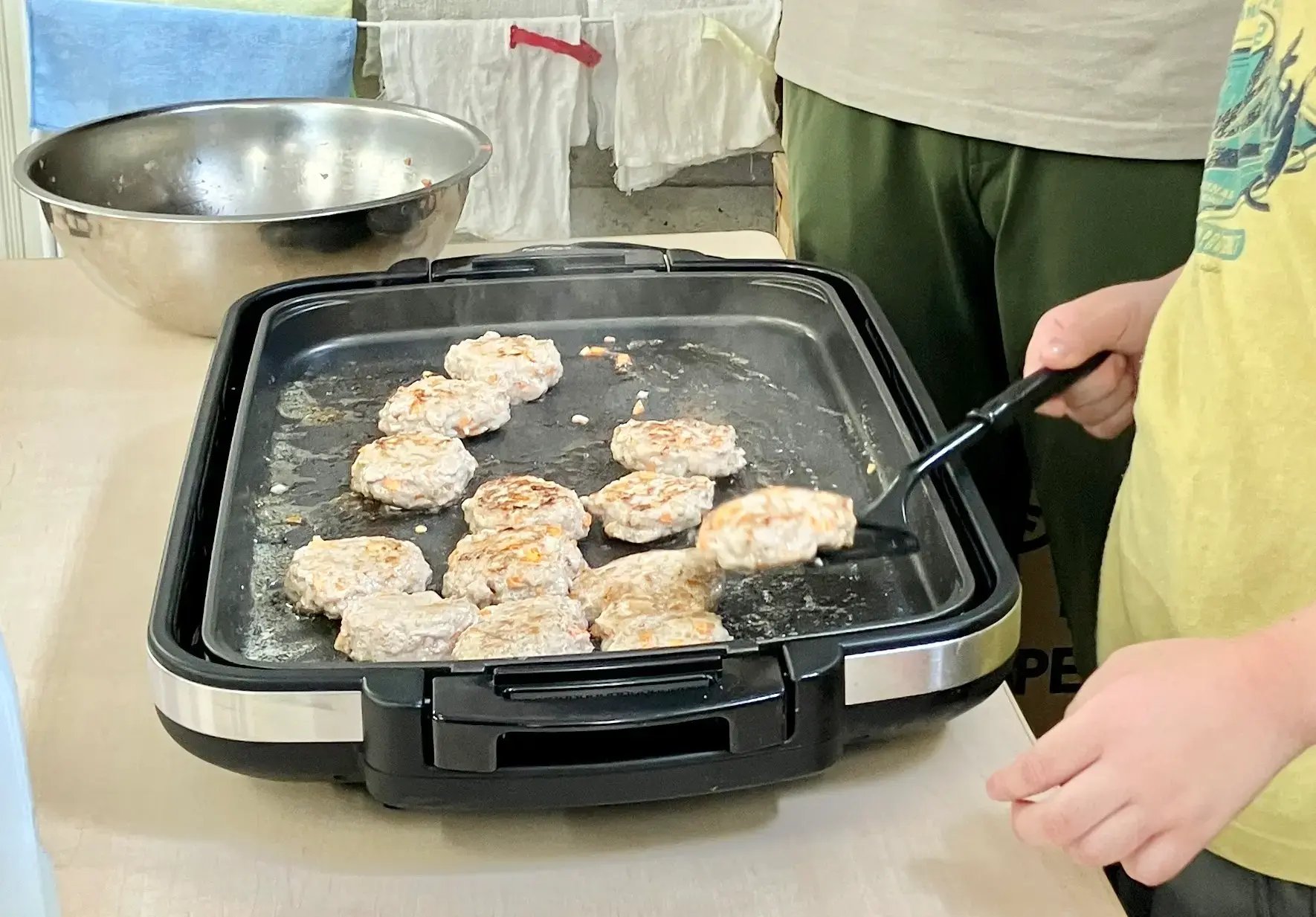 昼食作りをする子ども４