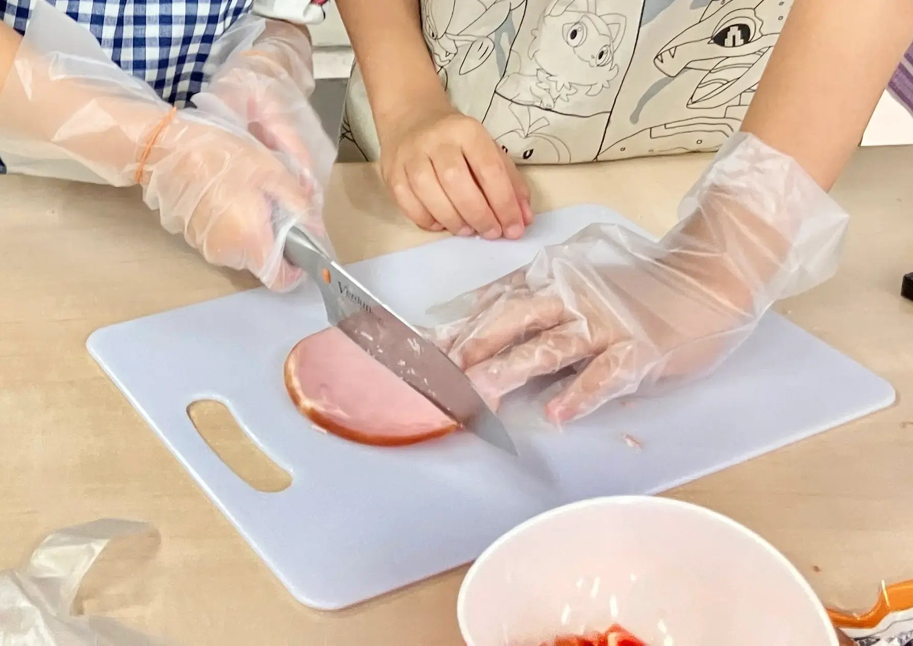 昼食作りをする子ども１