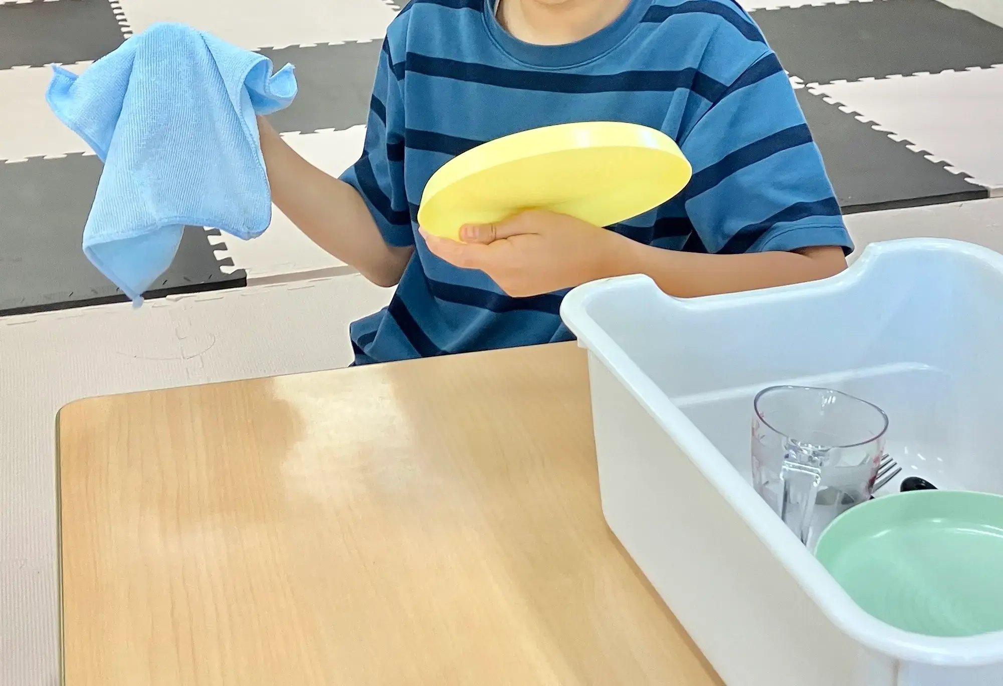 昼食作りをする子ども８