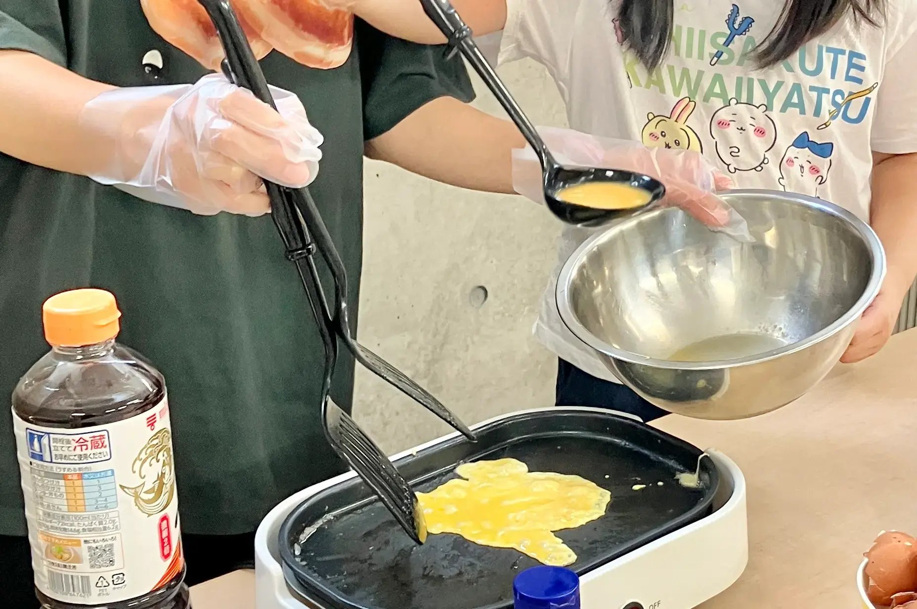 昼食作りをする子ども３