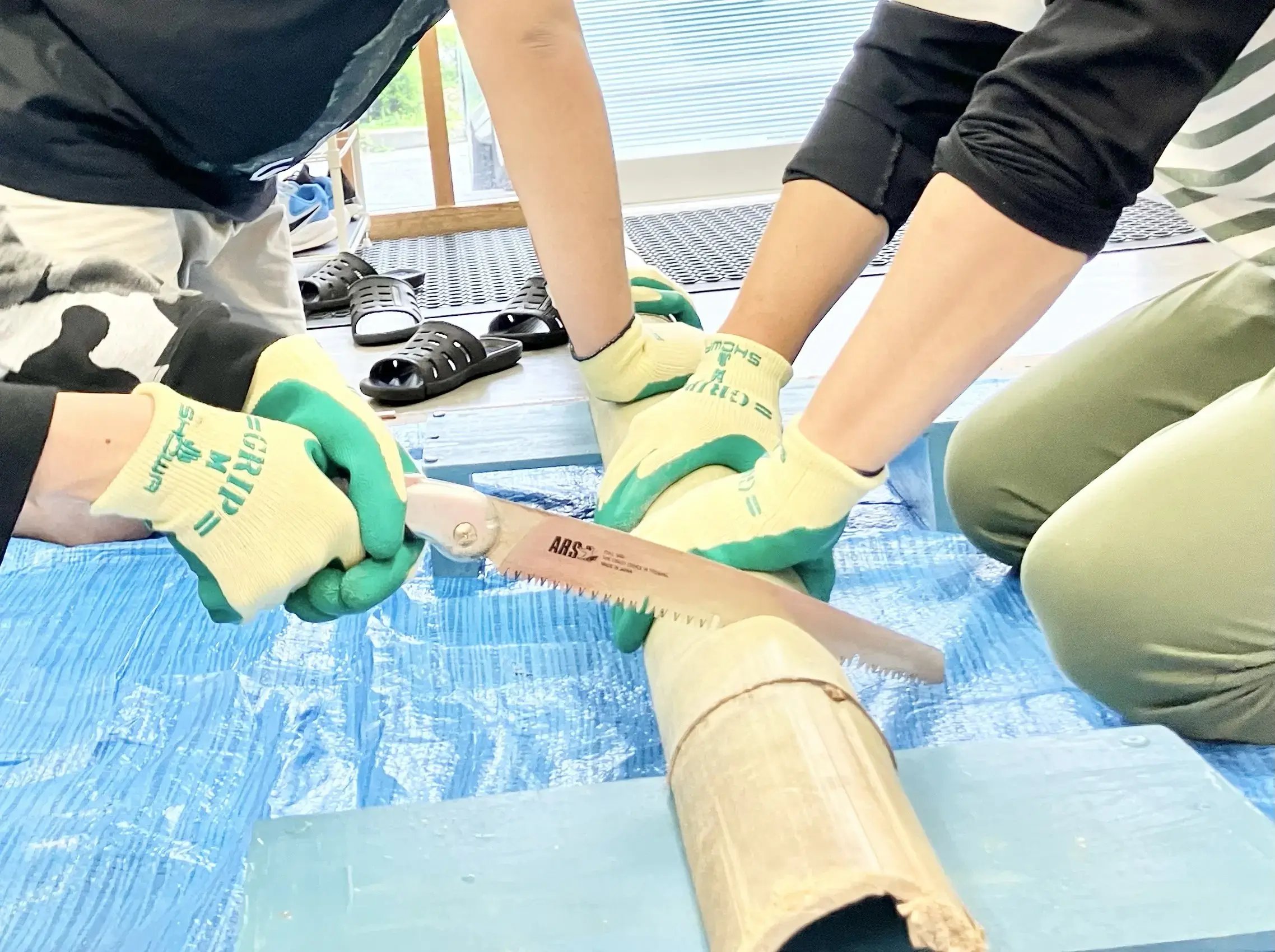 運動会準備をする子ども１