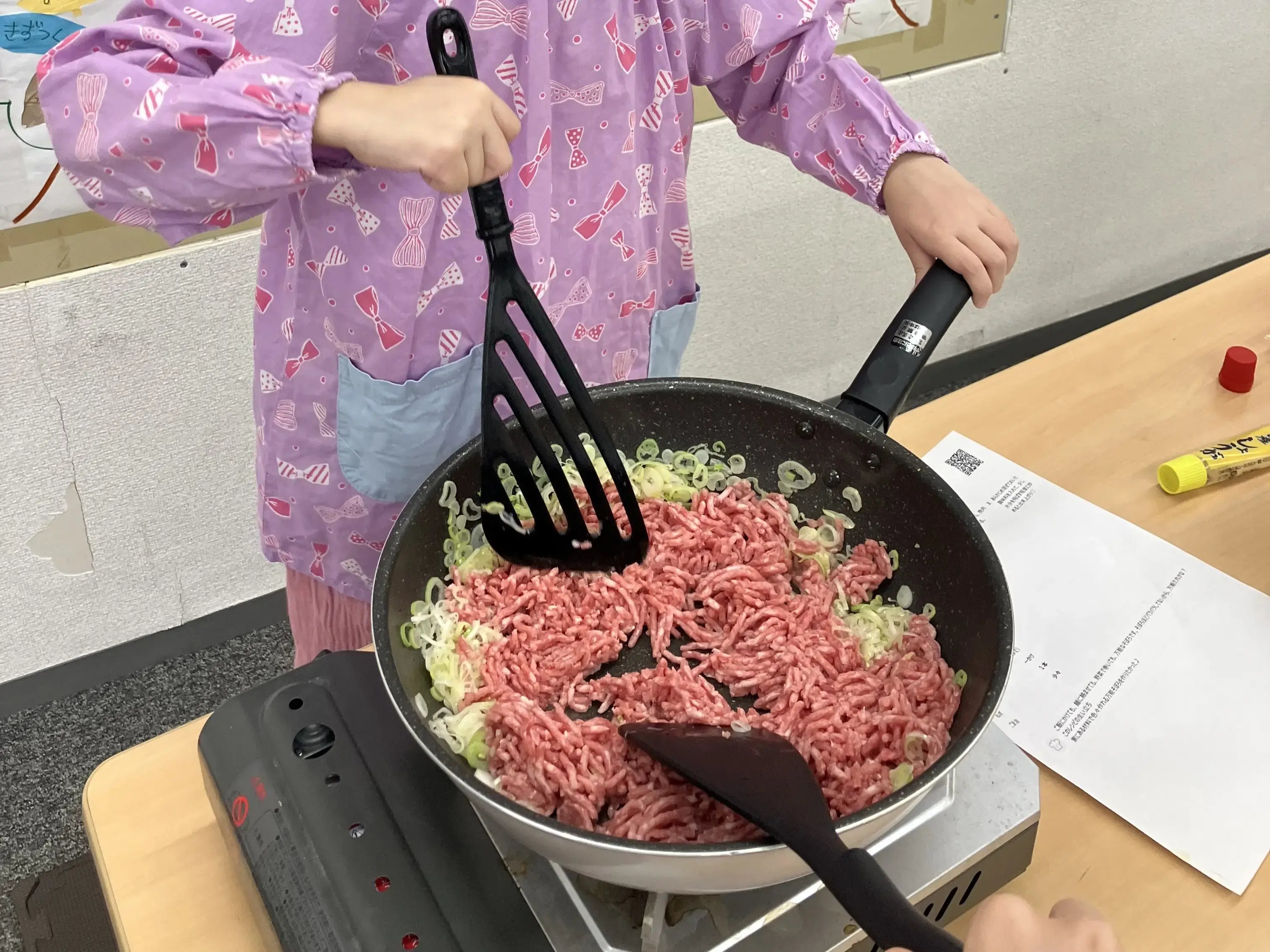 炒めている様子