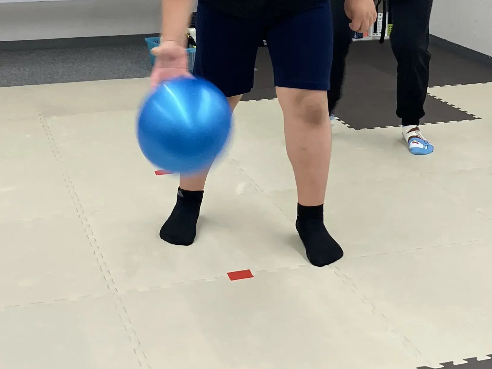 投げている様子１