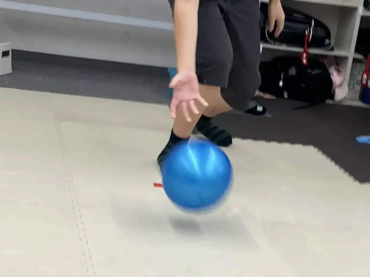 投げている様子２