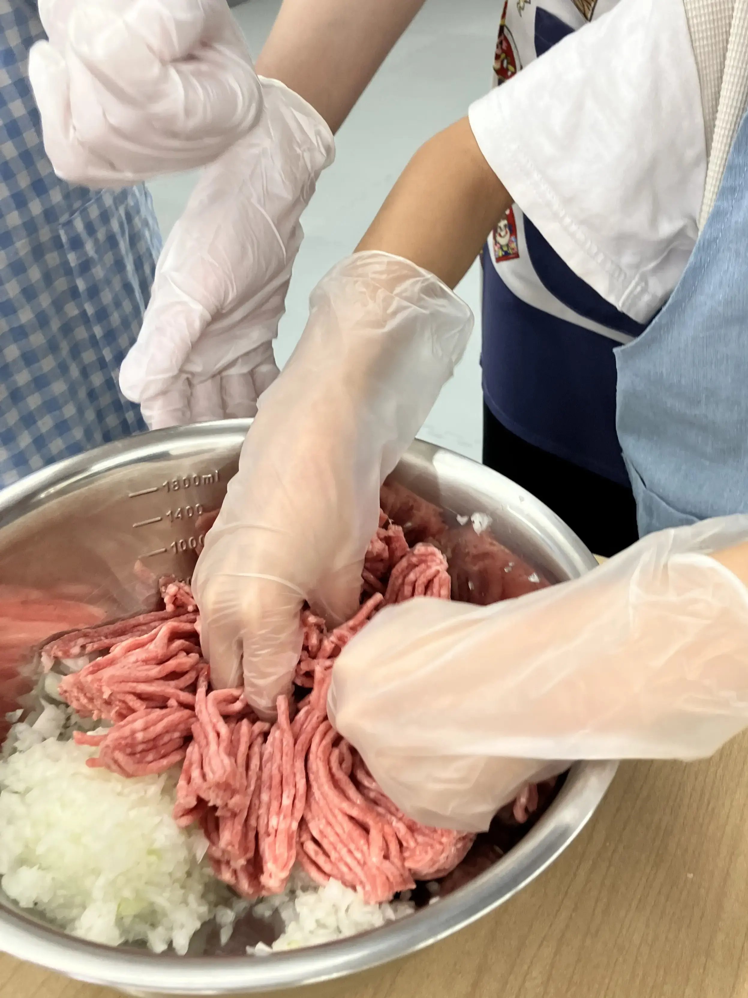 こねている様子