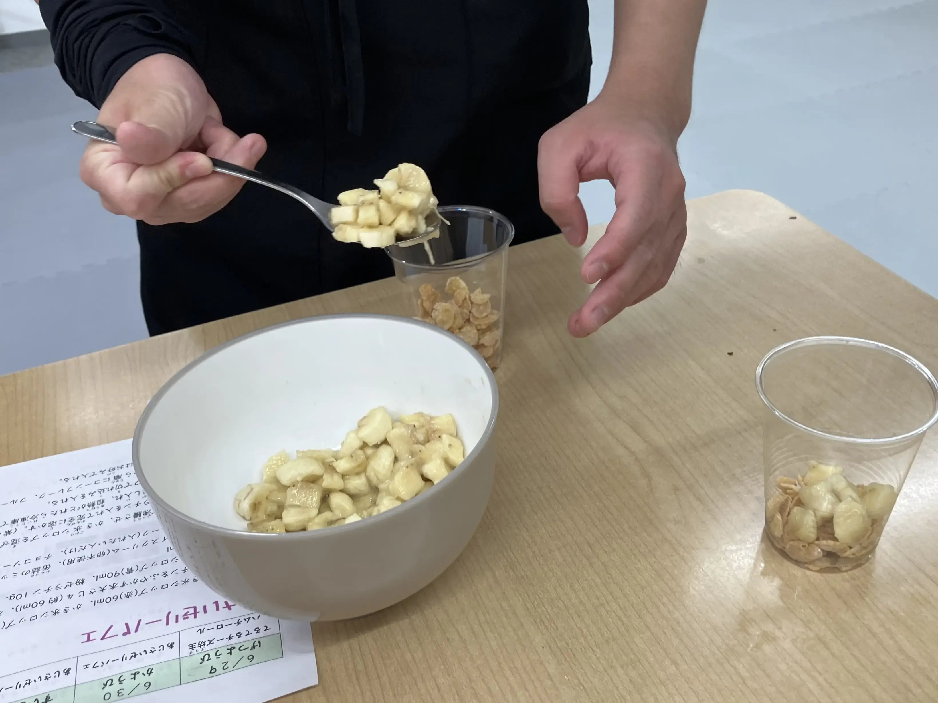盛り付けている様子