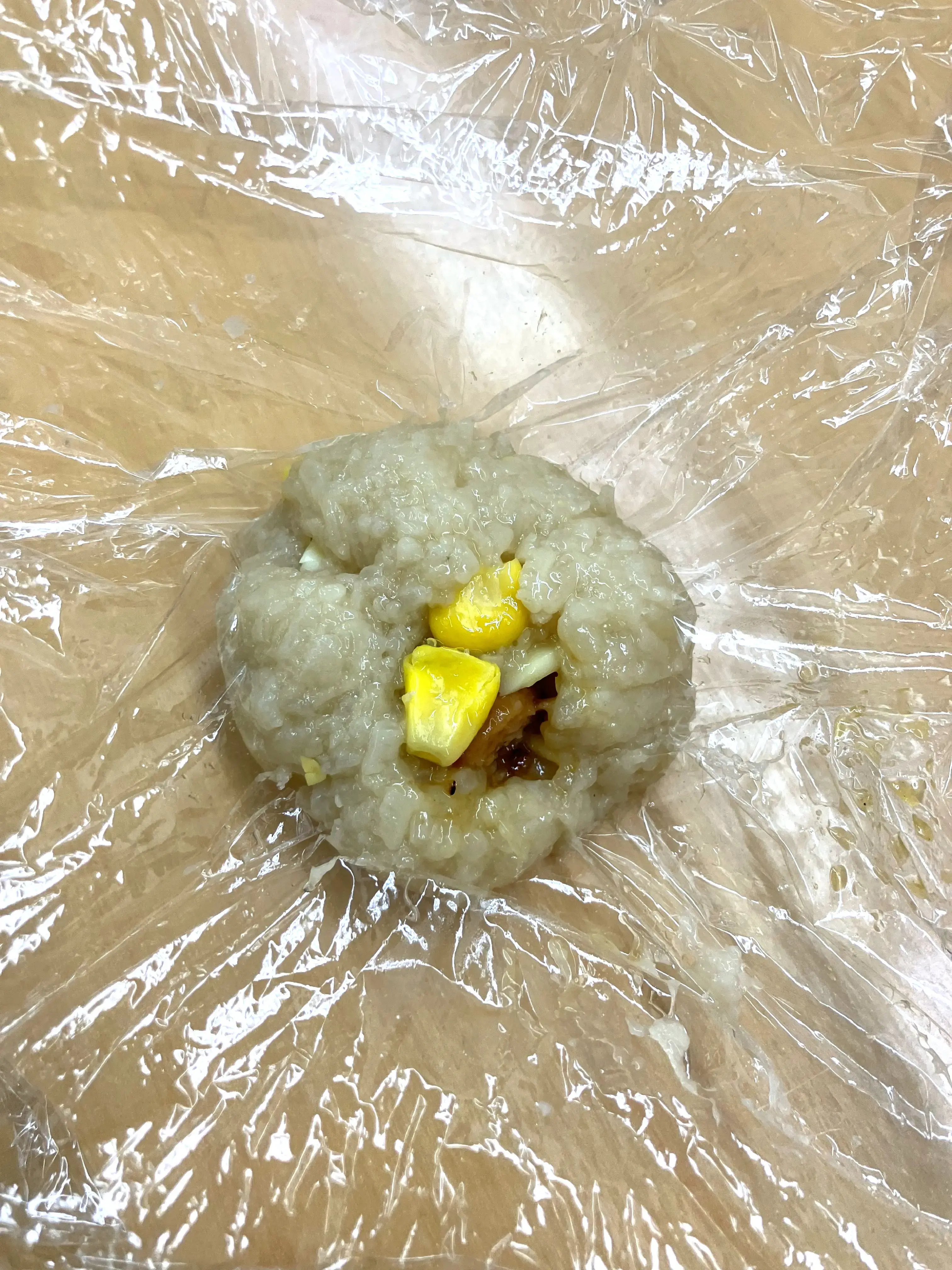 焼き鳥缶とコーン、チーズのおこわ風おはぎ