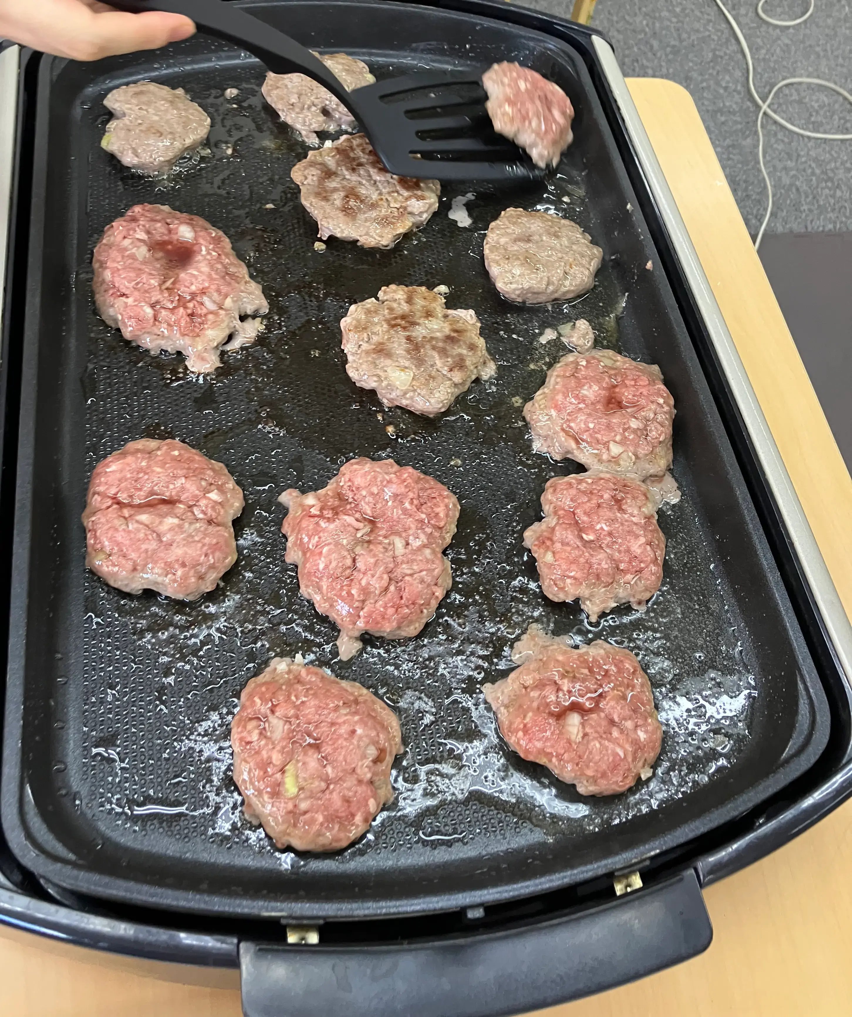 ハンバーグを焼いている様子