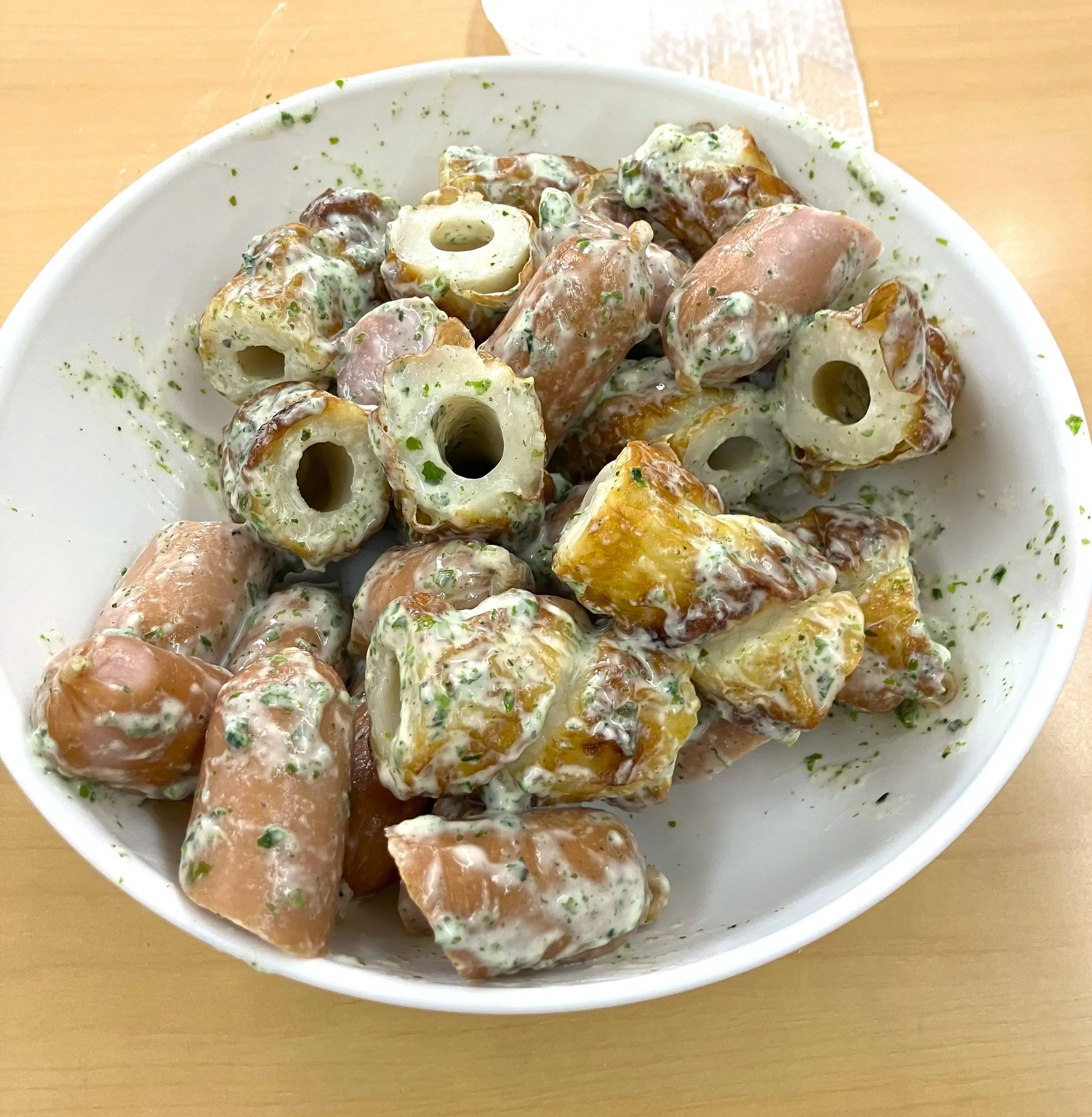 上げる前のウインナーとちくわ