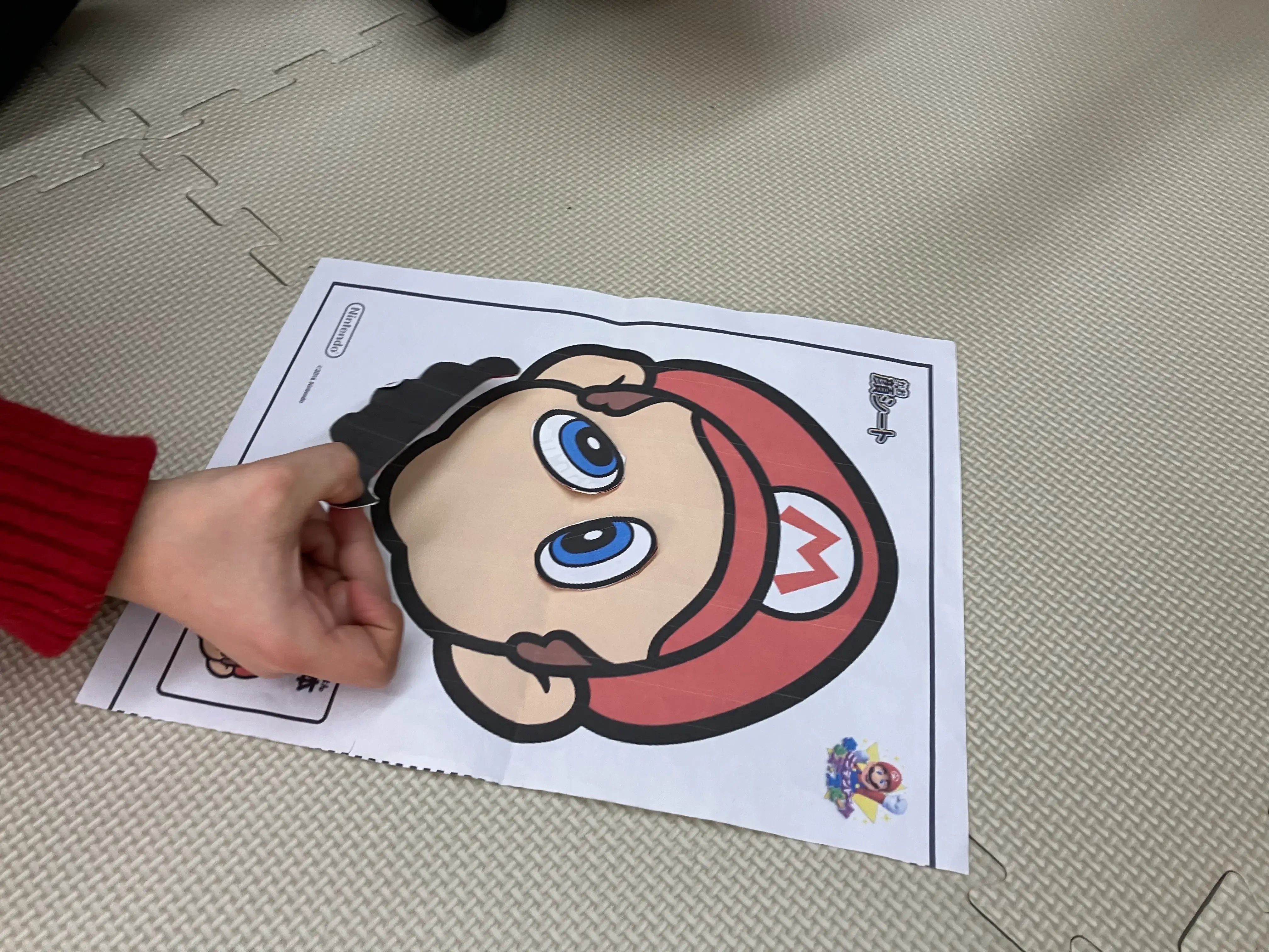 福笑いをしている様子②