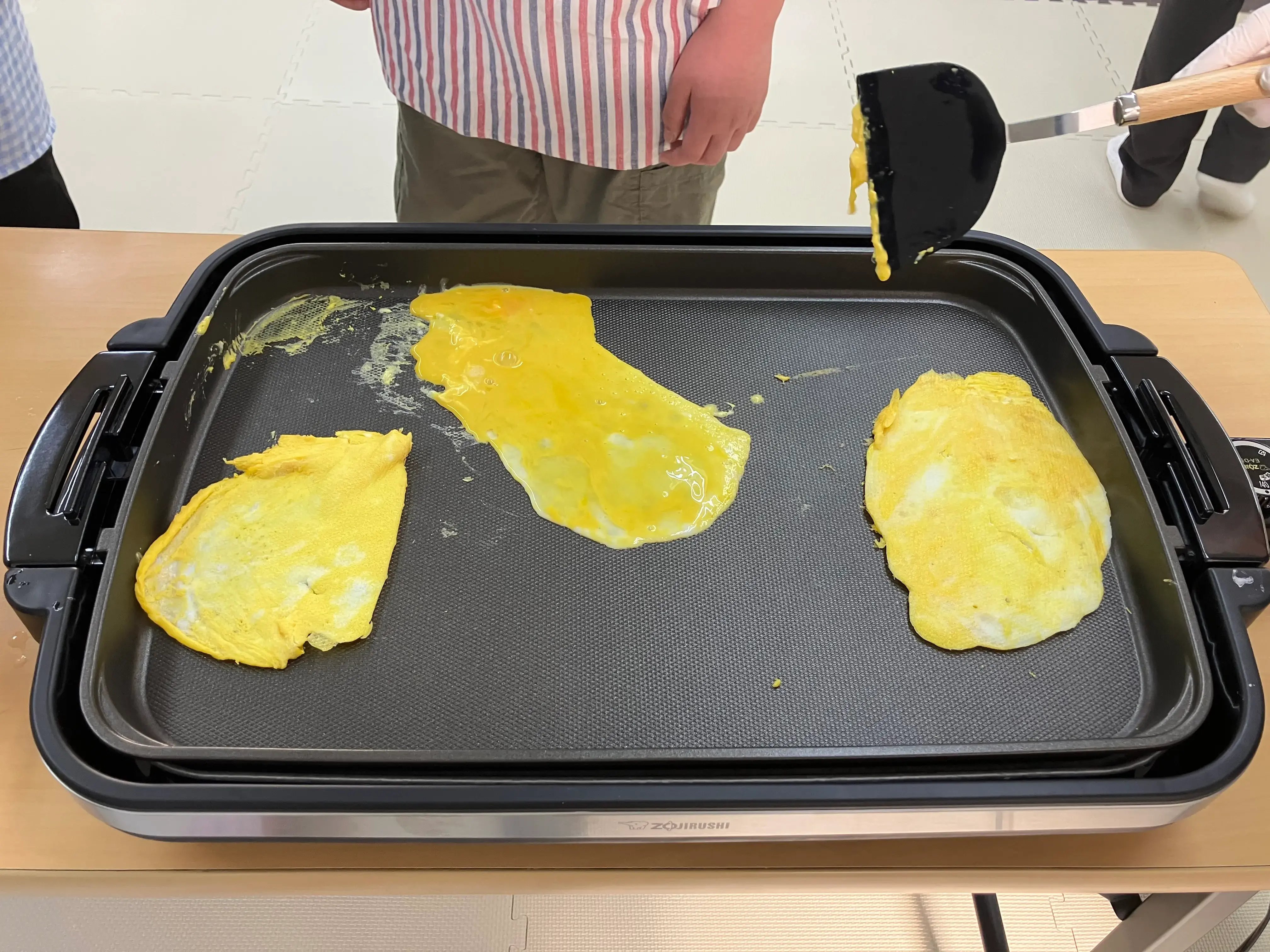 卵を焼いている様子