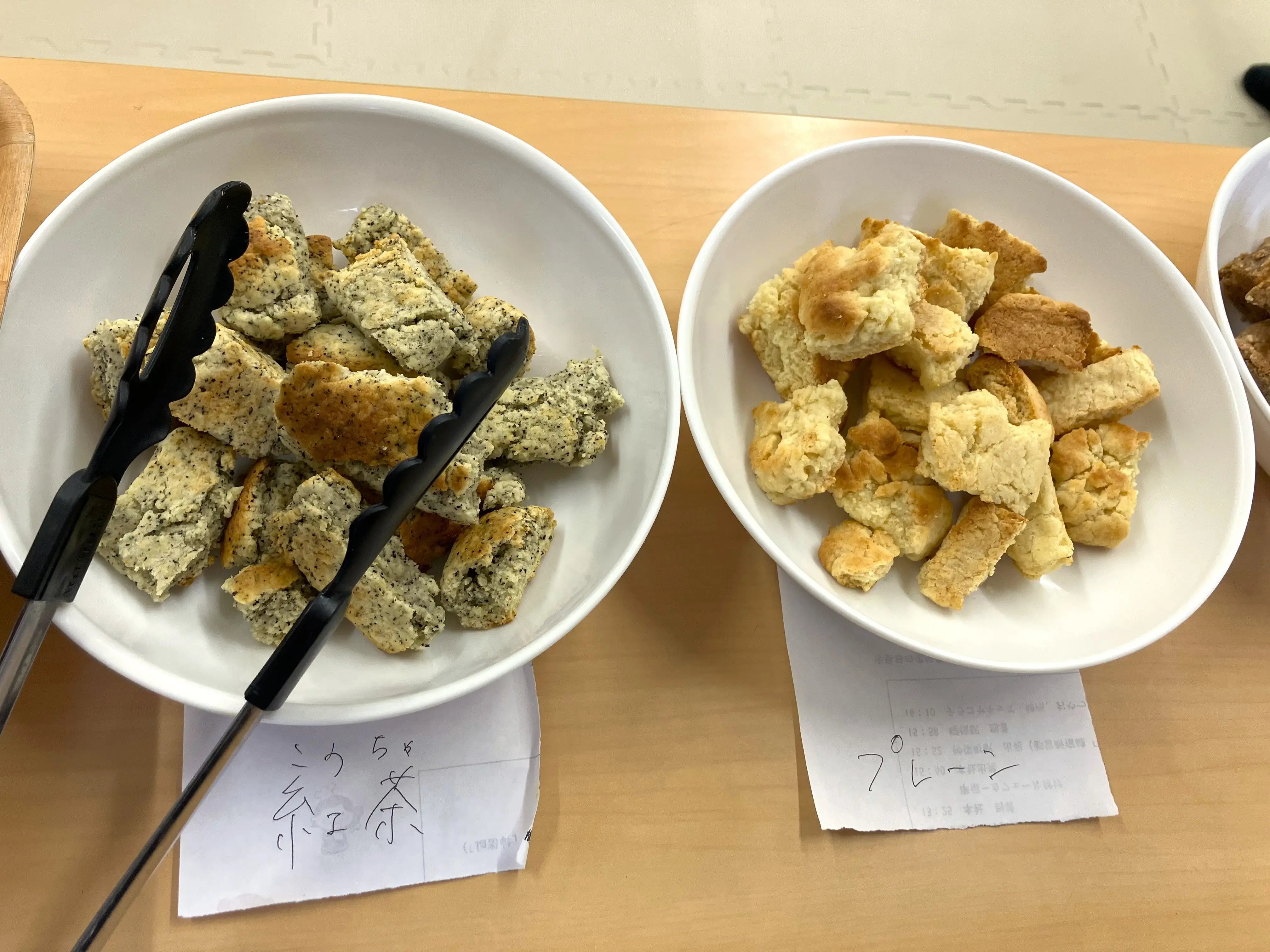 完成したビスコッティ(紅茶味とプレーン)