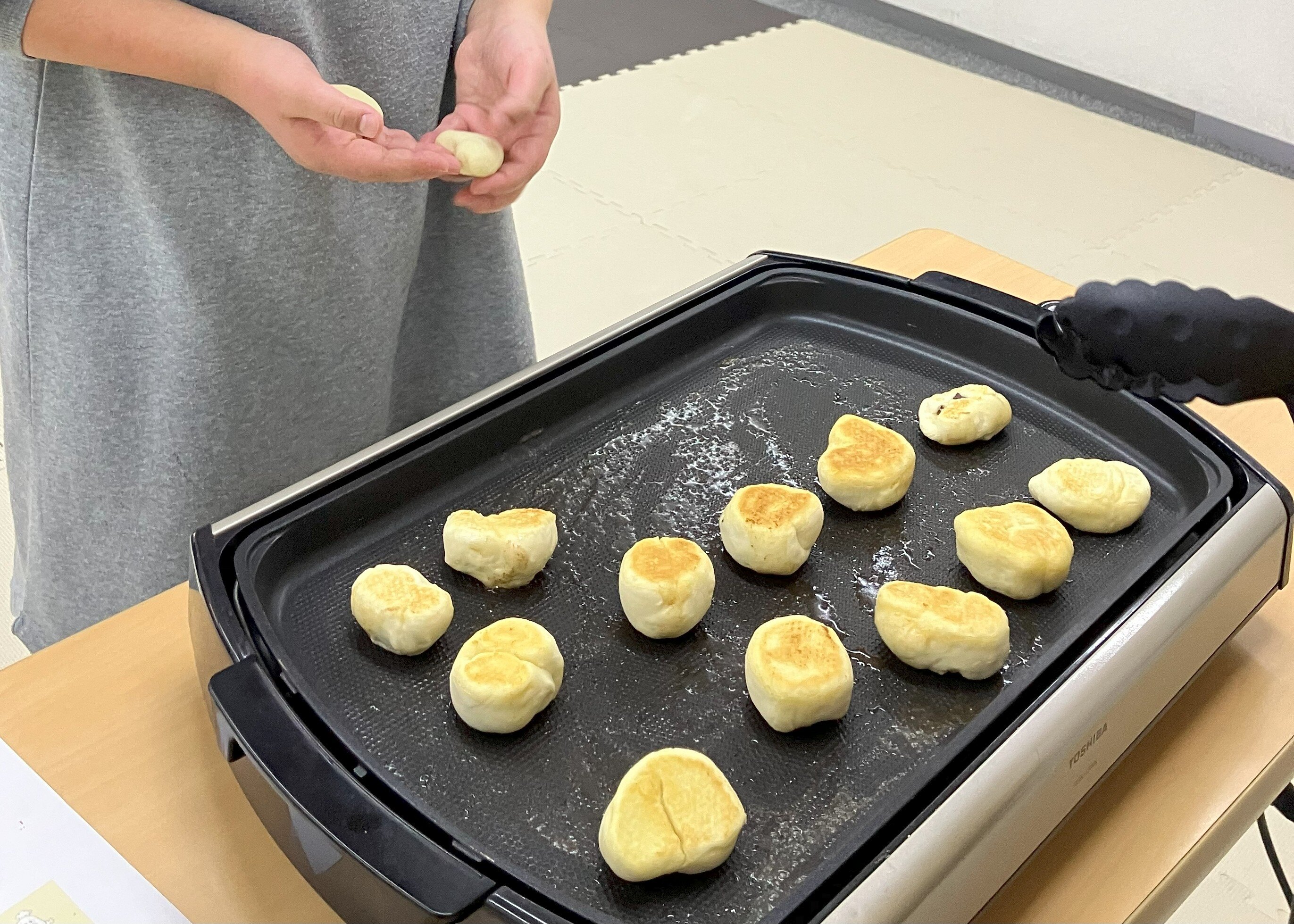 パンを焼いている様子