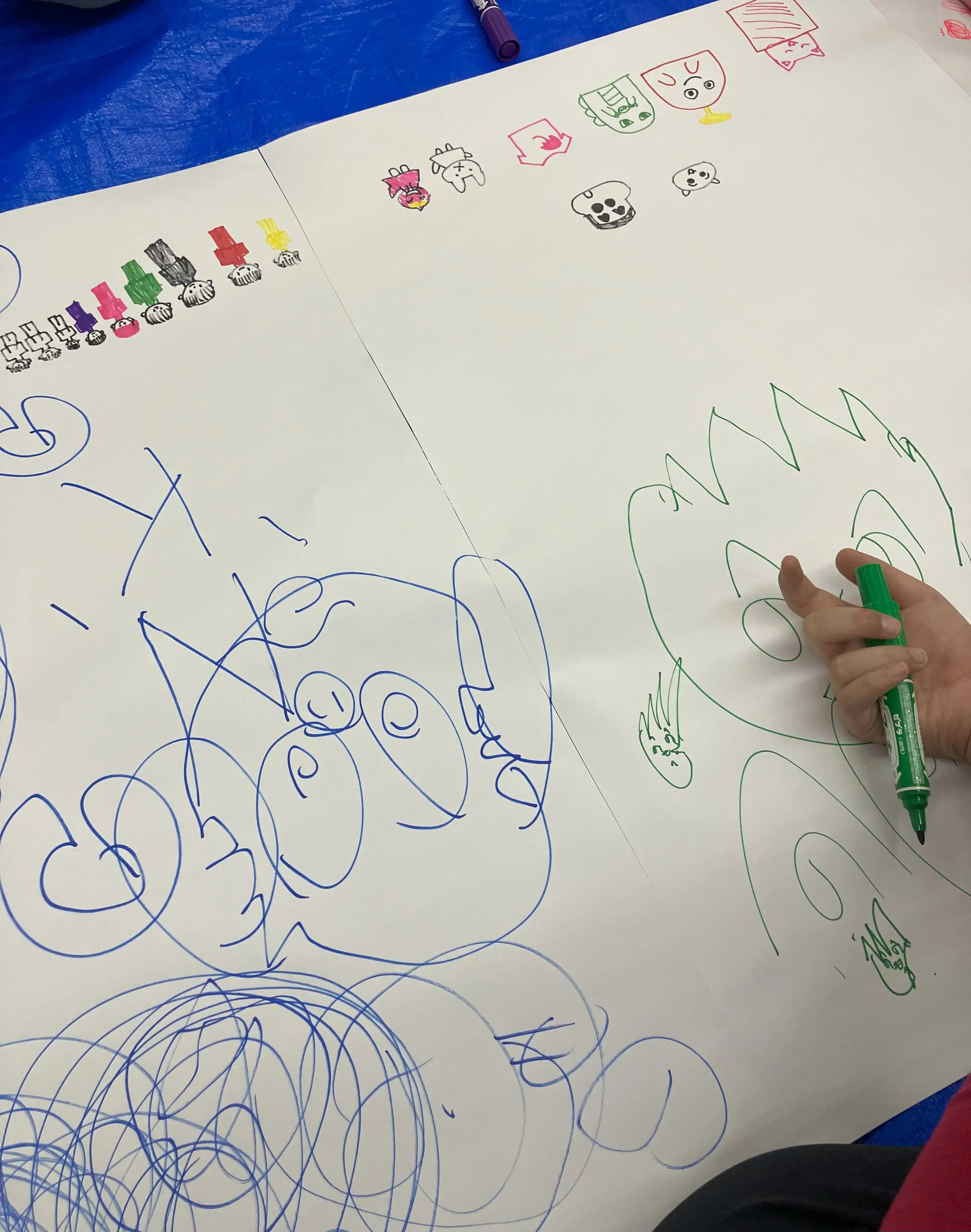 絵を描いている様子