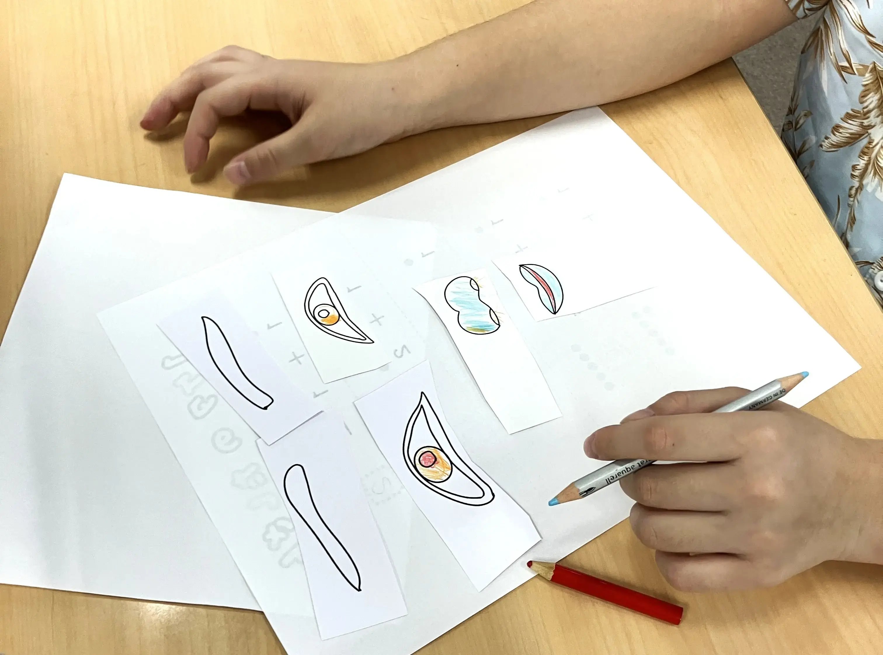 福笑いをする子ども１