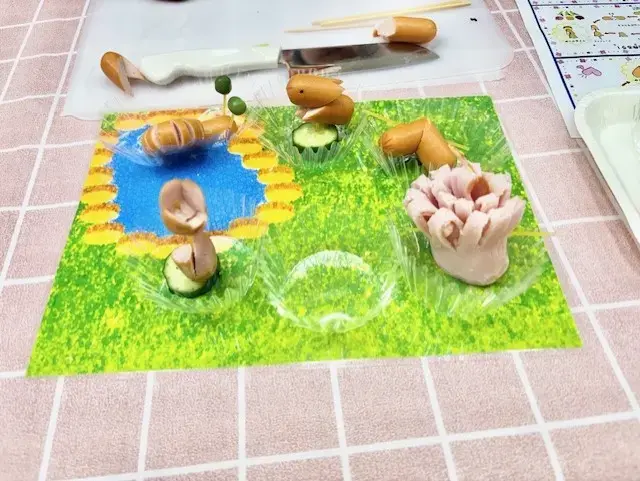ハムを切る子ども１