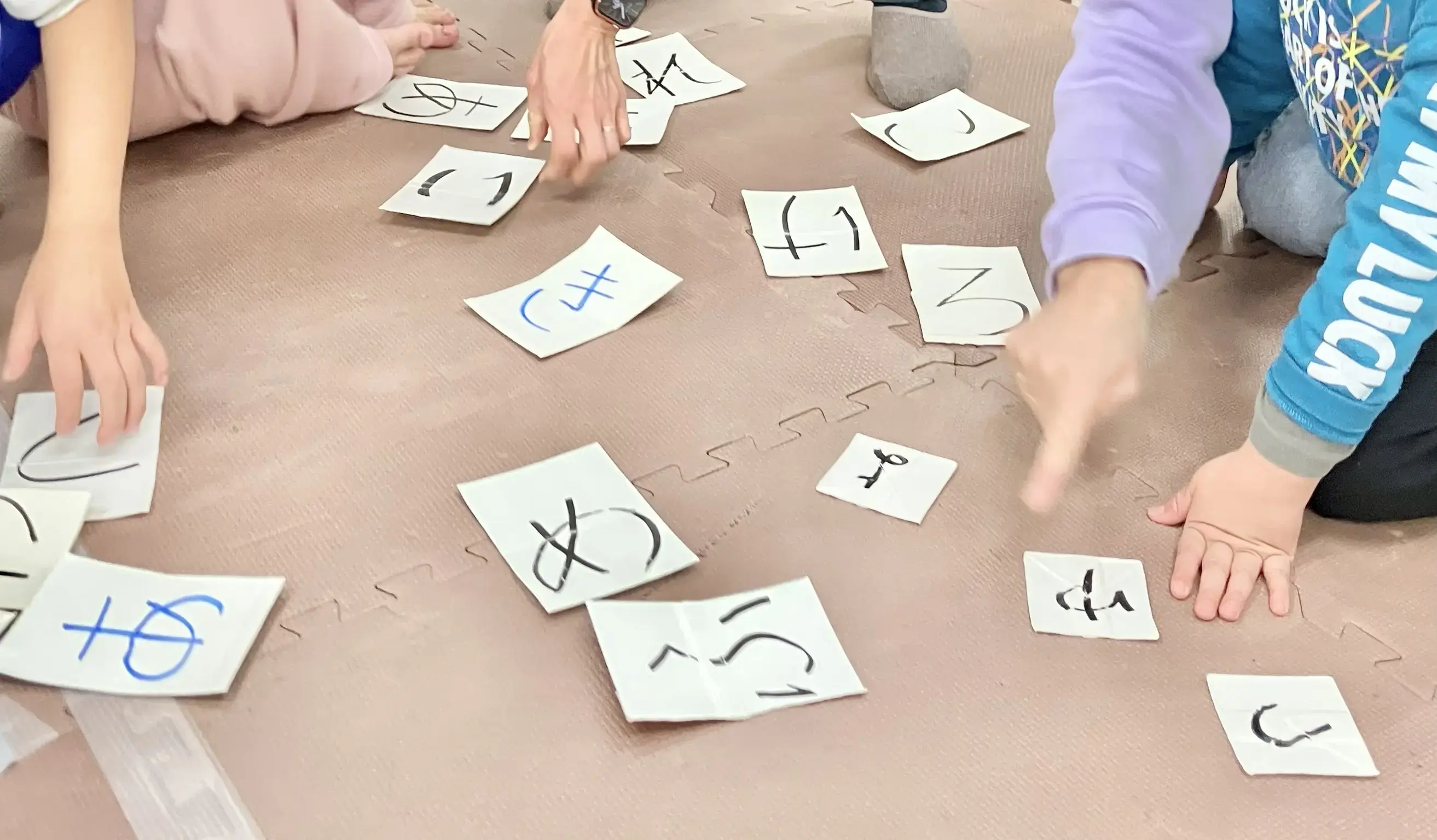 文字取りをする子ども４