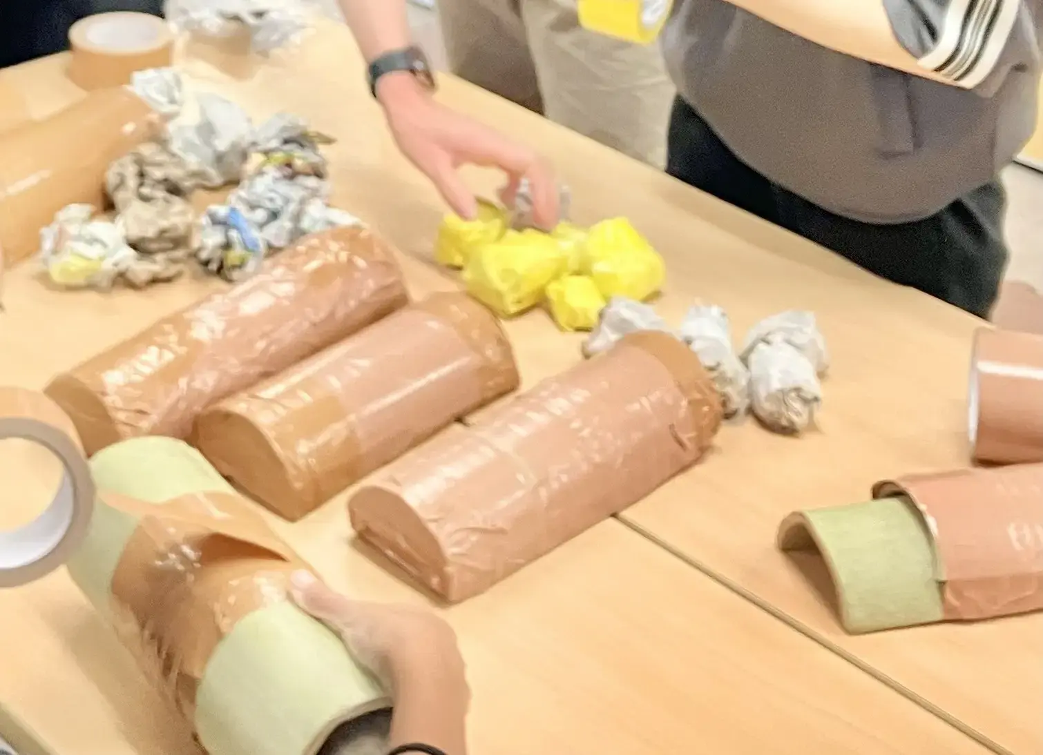 運動会準備をする子ども６